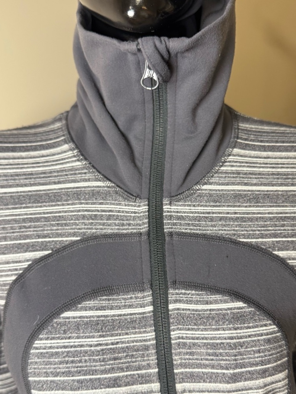 Lululemon Stride Jacket Sz 4 Heathered Grey Full Zip Jacket Thumbholes Slim Fit - Picture 3 of 5